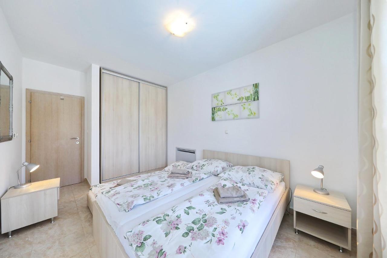 Apartments Punta Privlaka  Exterior photo
